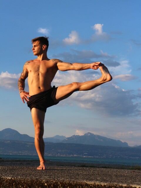 VINYASA YOGA AVEC MATTEO STIFANELLI