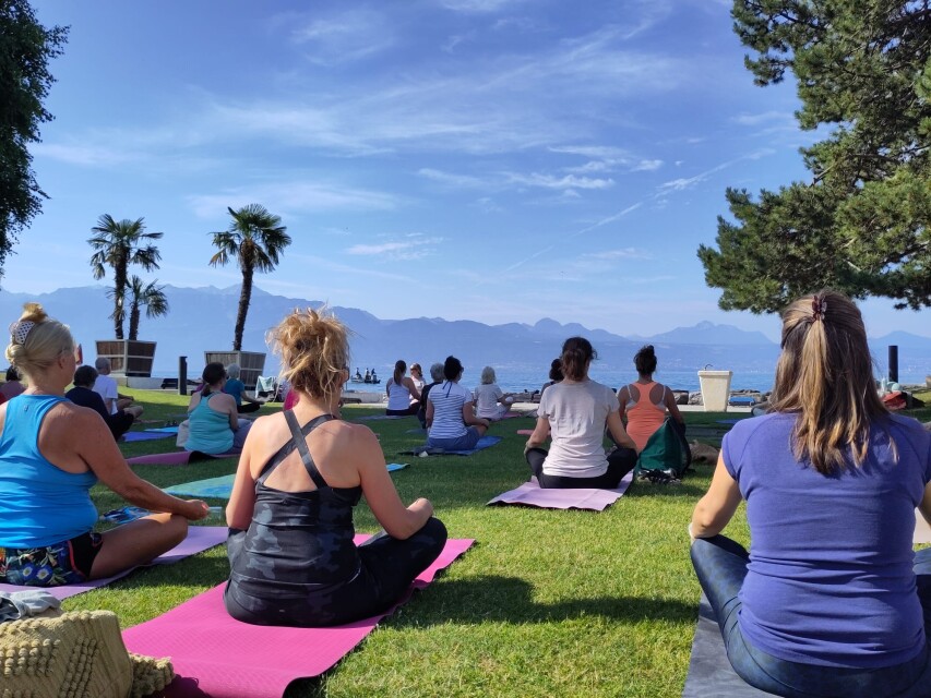 Yoga @ Pully Beach